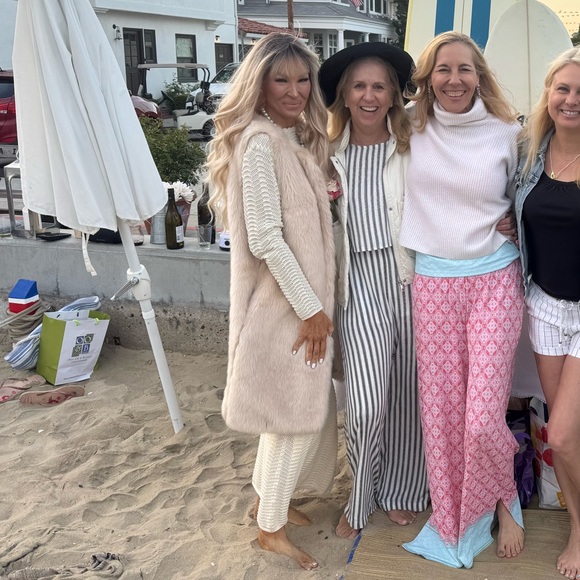 EUC CREAMY BEIGE LONG LINE FAUX FUR VEST⭐️ - Picture 6 of 6